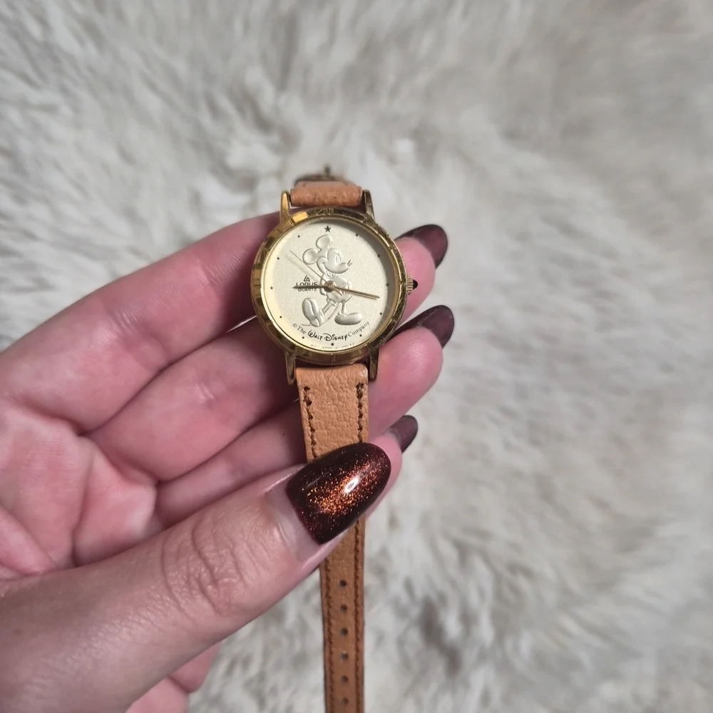 Disney Watch Mickey Mouse Gold Tone The Walt Disney Company Wristwatch Analog ✨️ - Picture 8 of 10